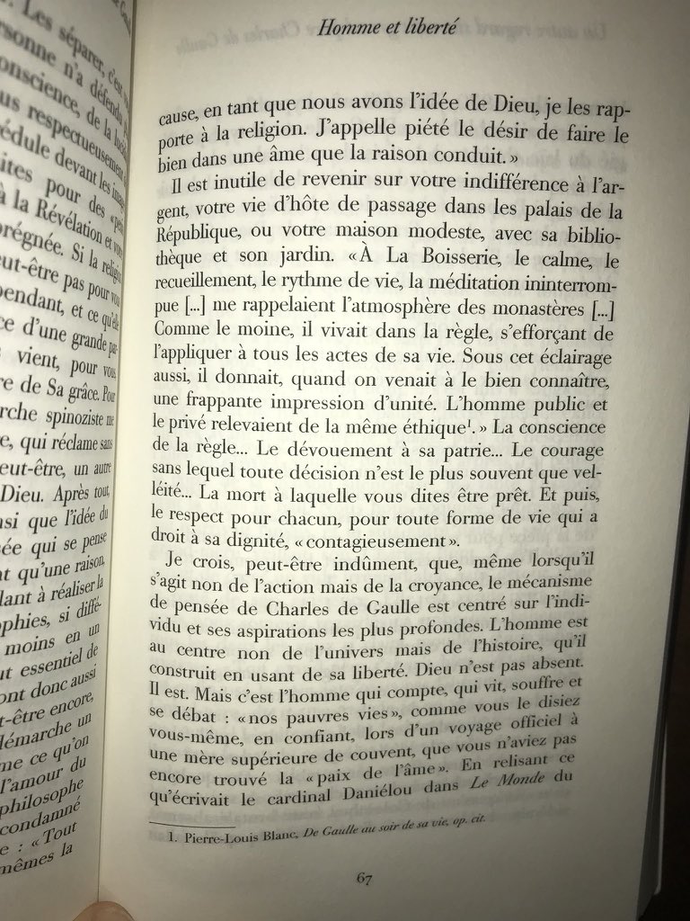 15. On conseille vivement ce livre d’Yves de Gaulle. Il raconte ses souvenirs de petit-fils. Il y est question de la Boisserie, du style d’écriture du général de Gaulle. Il est publié aux  @EditionsPlon, bien sûr, comme les livres du grand-père (publiés aussi à la Pléiade).