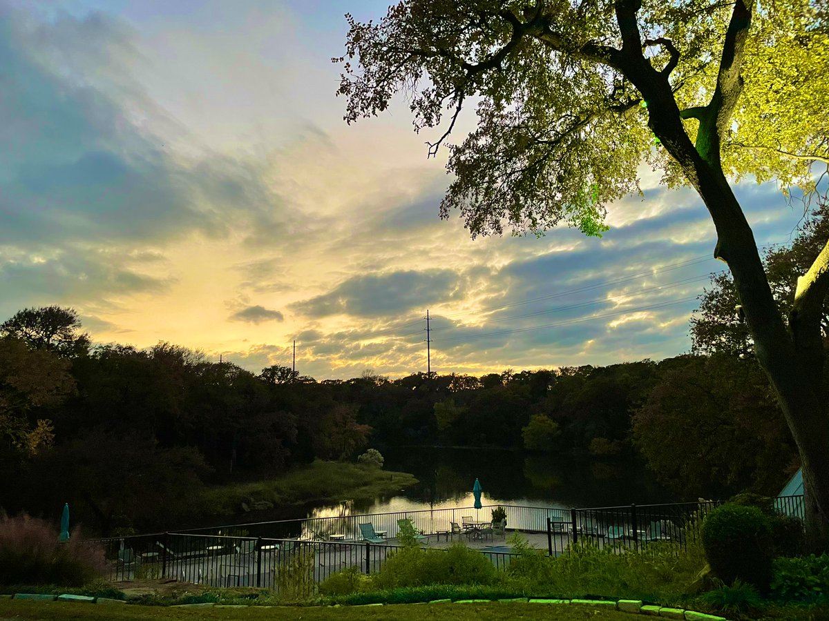 bevy76's tweet photo. Our Diamond Dinner team has been inside getting things done here in Grapevine TX this weekend, but our outside views sure are great! ☑️ @diamondresorts https://t.co/lNctXfsrAn