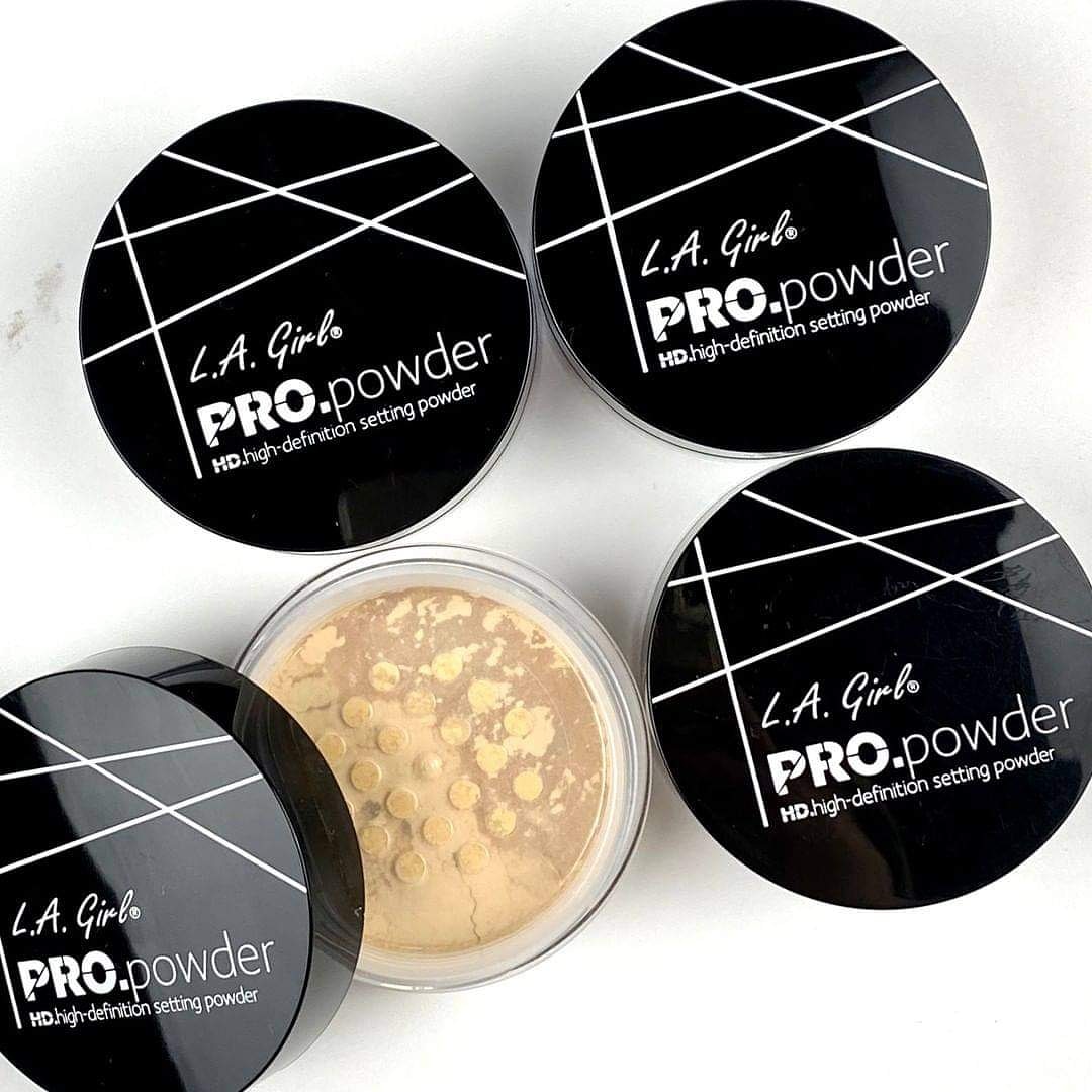 Our PRO. powder in 'Banana Yellow' sets the foundation and mattifies skin all while correcting redness and neutralizing dark undertones 😍😉⁠
എത്ര ആളുകളുടെ മേക്കപ്പ് ബാഗിൽ ഉണ്ട് ഈ പ്രൊഫെഷണൽ പ്രോഡക്റ്റ്
#MidasBeautyLab  #കൊച്ചിതന്നെമെച്ചം #midasbeautymart #midaskochi