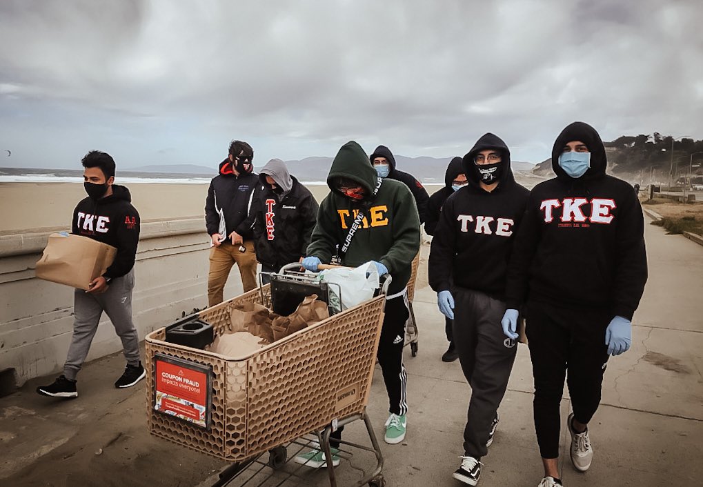 csuebtke's tweet photo. Beach Clean Up 🏖🧹 One of TKE’s principles is Service 🙌 and this morning our Brothers helped clean up Ocean Beach⁣⁣
⁣⁣
#CommunityService #BeachCleanUp #IAMTEKE #OhSoFlyUpsilonPsi https://t.co/sHti2j2w2k