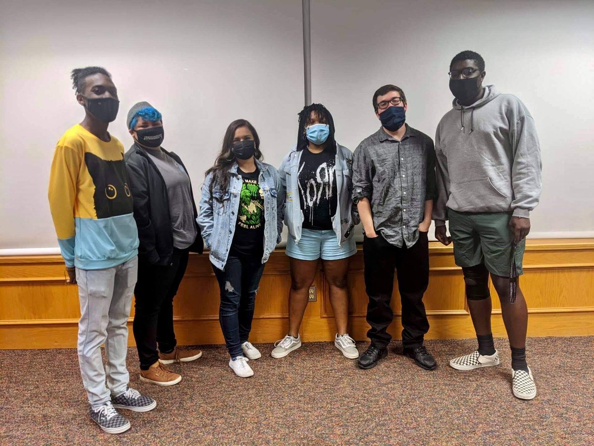 BetaGammaOmega_'s tweet image. We had our brotherhood candidacy event this past Friday. Our ΧΙ class showed us how to make the bracelets we sold for their candidacy fundraiser. We’re all so excited for you all to cross this Friday. 🖤🖤
#BrO #XiClass