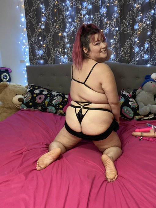 2 pic. When you know you’re too damned cute. 

Thanks for playing today! 
I had a lot of fun. 

Wanna