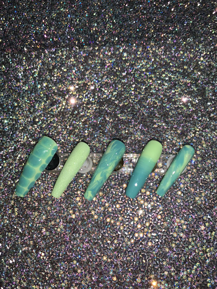 KlickityklackN's tweet photo. Envy 
#modelones #gelpolish #gelnails #buildergelnails #klickityklack #cxdvshx #greenails #nailsofinstagram💅 #nailsofinstagram #customnails #customnaildesigns #pressonnailset #pressonnails #pressonnailsforsale #soapnails #bubblenails #marblenails #ombrenails #abstractnails https://t.co/xPi8PNO14i