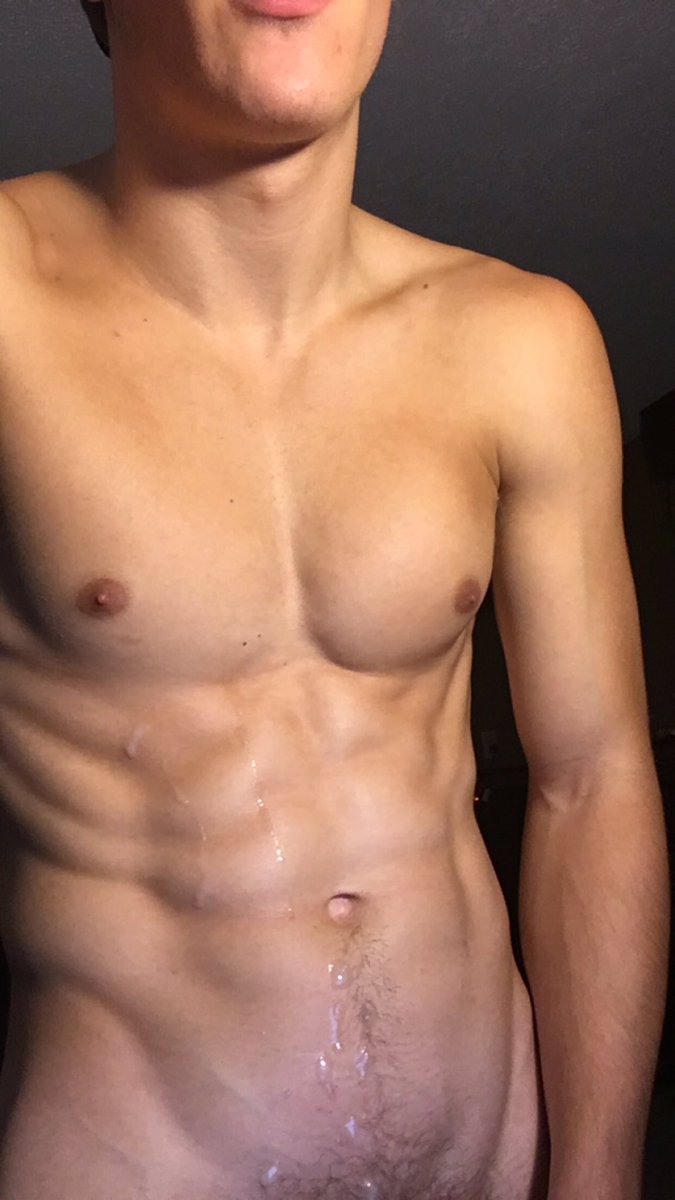 dick_even's tweet photo. logan wall being hot https://t.co/JVmer6swy6