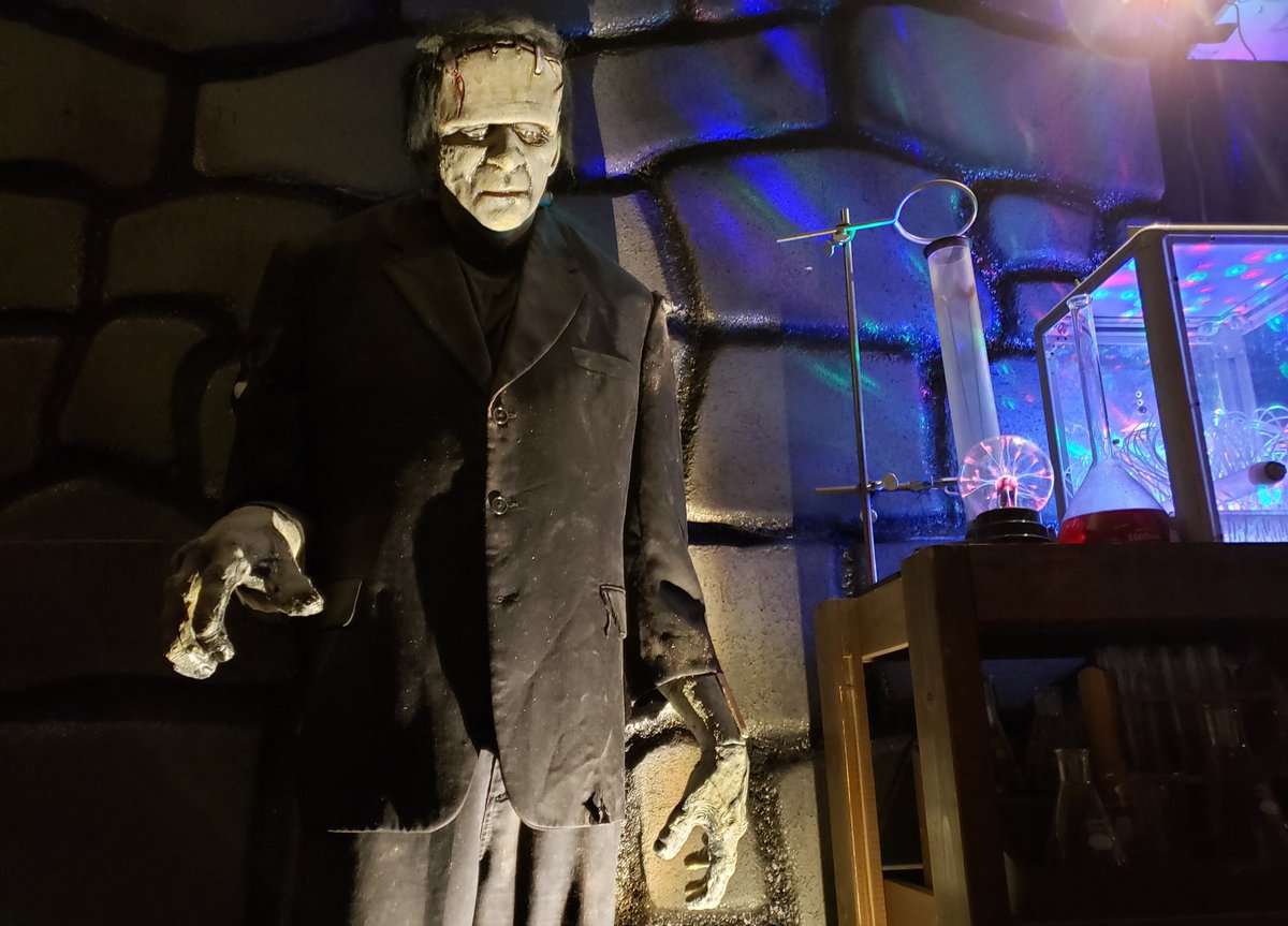 NerdOutWithMe's tweet photo. Some classics!
#TomDevlinsMonsterMuseum https://t.co/DYchChdNIM