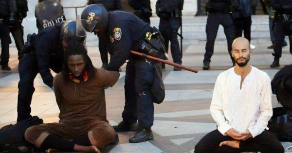 LionsRoar's tweet photo. Like fish in water, it’s easy for us to ignore the systems of injustice that surround us. Colin Beavan offers five tips to recognize injustice and swing into action.

https://t.co/8XOUmyBo0D https://t.co/isDQyTuaVb