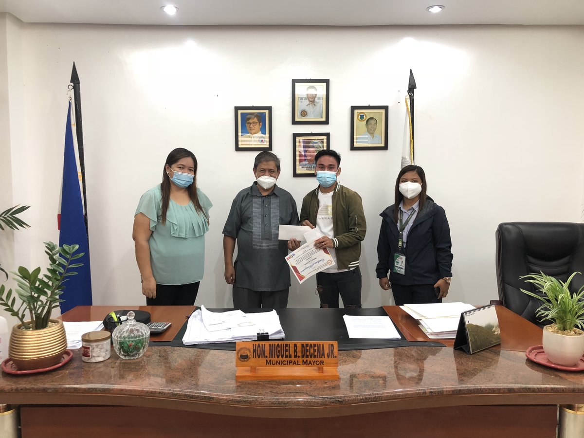 1Enrile's tweet photo. LOOK: ANOTHER ENRILE'S PRIDE, MR. RONALD ACORDA, RECOGNIZED FOR BEING THE CHAMPION IN PROVINCIAL-WIDE SONG WRITING CONTEST HELD IN OCTOBER 2020. Full Article----> https://t.co/eoUgk0ku8R https://t.co/OdnJwGr2kW