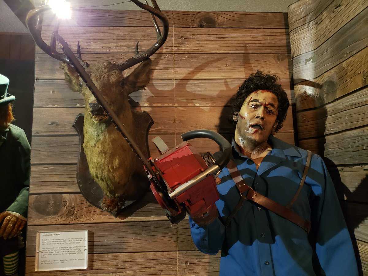 NerdOutWithMe's tweet photo. This whole set up was my favorite
#TomDevlinsMonsterMuseum https://t.co/6Zx02uLA4y