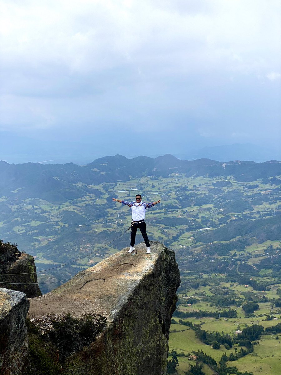 Jucaribu's tweet photo. Piedra Colgada. Colombia https://t.co/pANp5YM4I3
