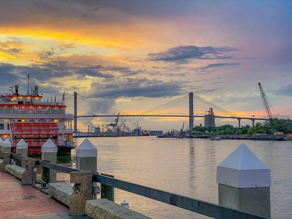 VisitSavannah's tweet photo. Watercolor sunsets are the best! #VisitSavannah [📸: @cheryl.lynnn33]⁠
.⁠
.⁠
.⁠
#savannah #savannahga #savannahgeorgia #historicsavannah #historicdistrict #downtownsavannah #savannahriver #sunset #southern #southerncharm #southernbeauty #southernl… https://t.co/Rpp2MwMPMq https://t.co/VekwVvuxTL