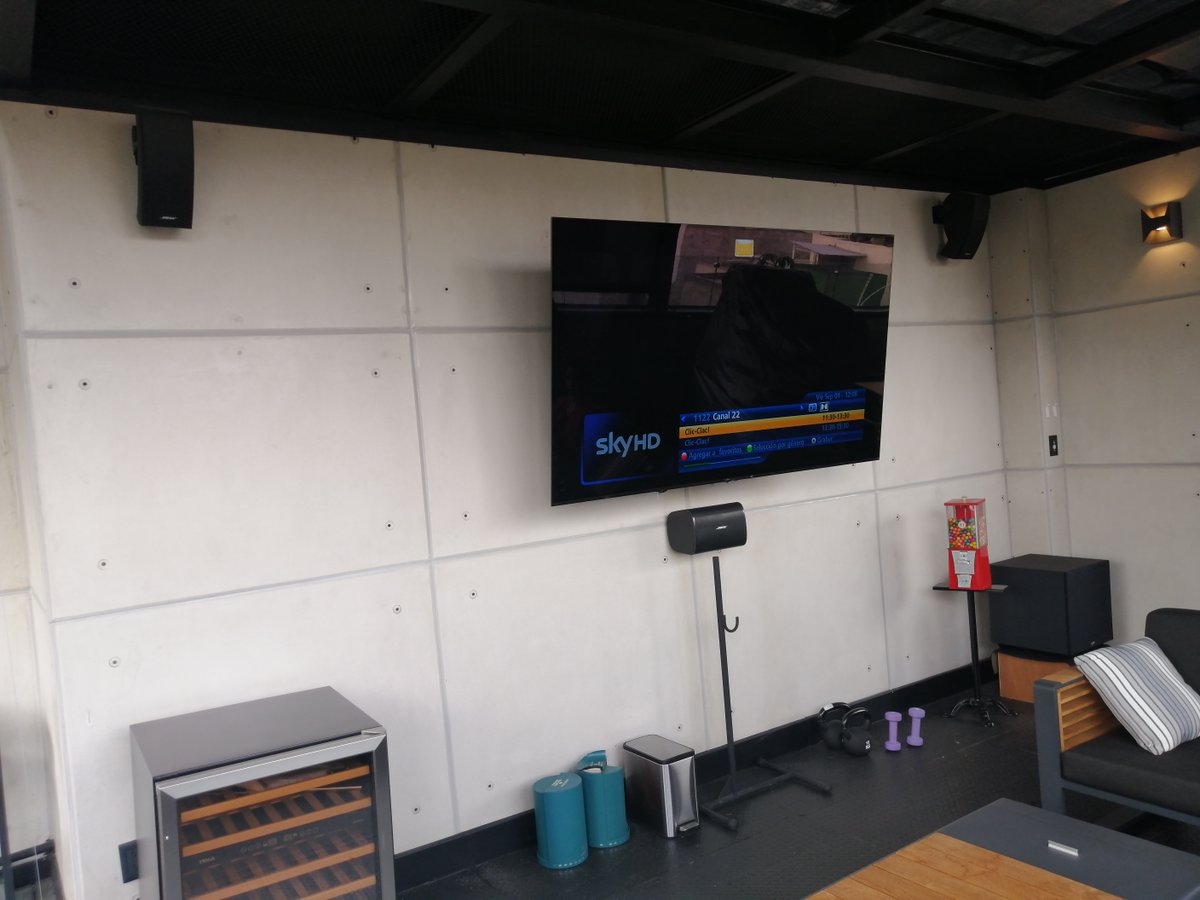 Gracias a tu casa inteligente puedes tener una gestión eficiente de la energía, puesto que puedes disminuir el consumo de los aparatos que desees en el momento que sea oportuno.