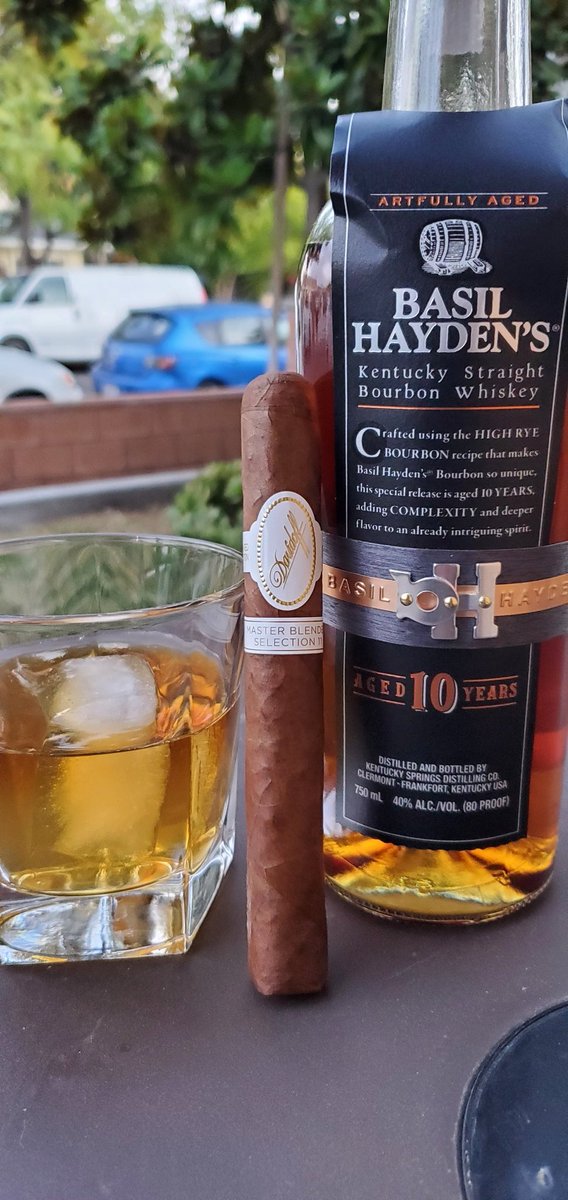 1stngoal46's tweet photo. Finally cracked this bottle open . Toasting to another Raiders victory. Basil Hayden's 10year bourbon with a Davidoff Cigars #MasterBlenderSelection
#ISedKotDayum #ThatsGoodStuff #PSSITA https://t.co/xjE9lZMqH6