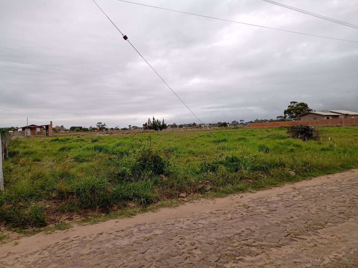 moiseslimamatos's tweet photo. Estive hoje na Praia Santa Helena acompanhando a Vereadora Zete Silveira . A foto abaixo por incrível que pareça é de uma Praça. Isso mesmo de uma Praça.

Está na hora de renovarmos a política de Torres.

Por uma Torres sem medo! Agora é 13!

#renovacaopolitica #politicaspublicas https://t.co/9Q3hgOPmnJ