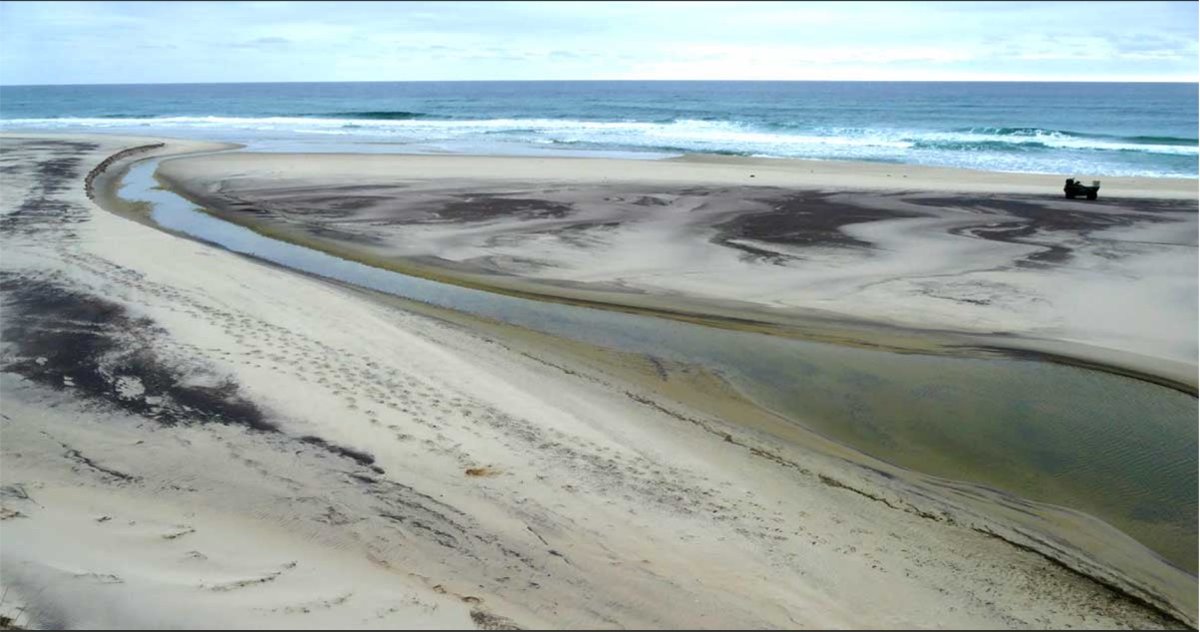 Sable_Institute's tweet photo. (2/3) … So, some flights had to be cancelled and others were made by helicopter. Eventually the #flooding retreats, frequently draining off through a “river”, a cut that forms across the berm and allows #floodwater to flow back into the #atlanticocean. #SINPR #SableIslandwx …. https://t.co/dDu4JQRz27