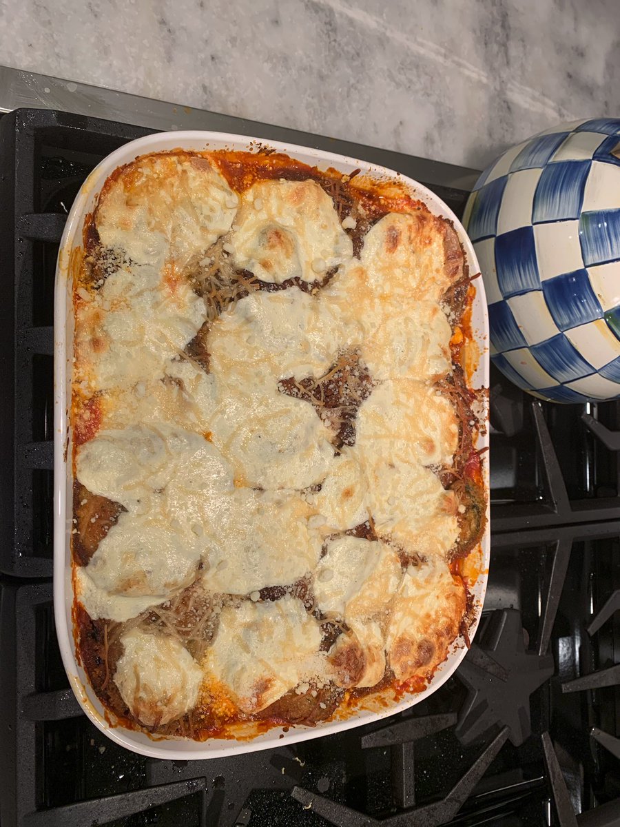 lizzyclaireeee's tweet photo. How good does this look???? #eggplantparm #yummy https://t.co/zDzYVmxX2v