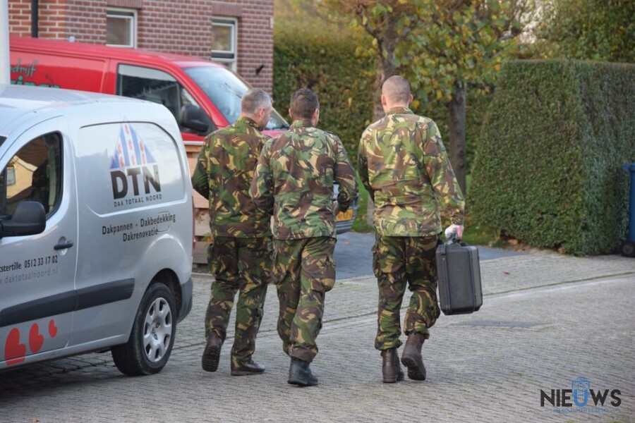 Politie vindt explosieve stof, man (50) in ziekenhuis..