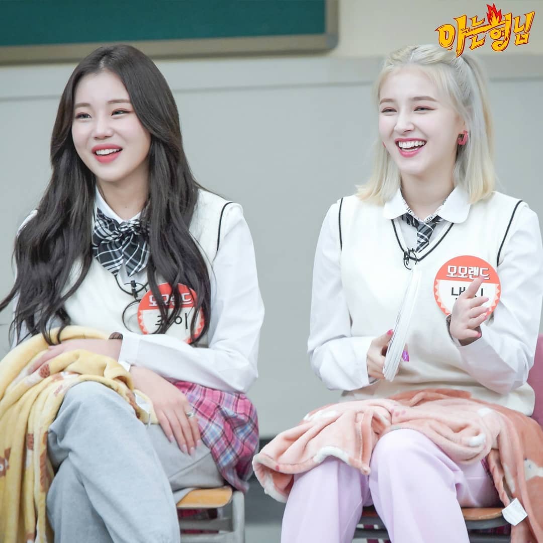 PortalJooe's tweet photo. [📷 | 29.10.20] Atualização da conta jtbcbros com JooE e Nancy.

#모모랜드 #주이 #MOMOLAND_IS_COMING #READY_OR_NOT @MMLD_Official https://t.co/RrZjTQ1nB4