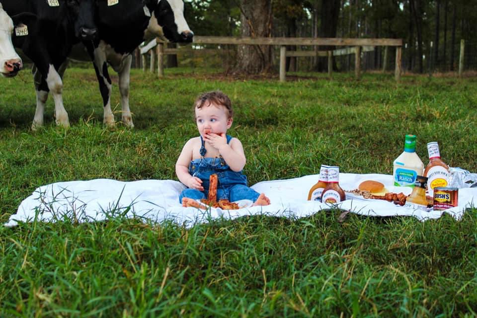 Madisonscouten's tweet photo. Who needs a smash cake when you can have a rib smash 🥰 https://t.co/sFo59Po1Ro