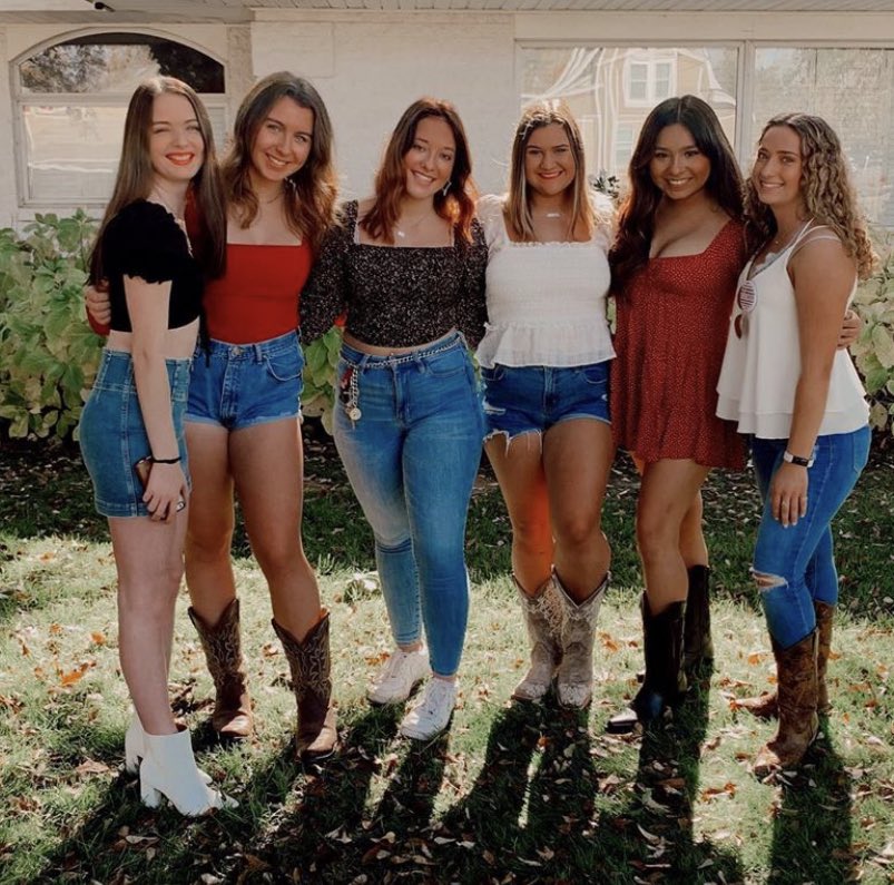 ougphi's tweet image. Game days in Norman will always be our favorite!😍✨
