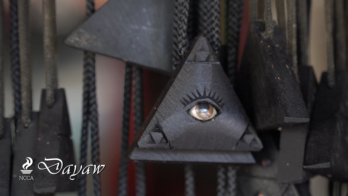 ABSCBNpr's tweet photo. For serious believers in the anting-anting, owning a powerful medal does not begin and end when one buys one in Quiapo. Learn more about this topic on "Dayaw" Season 9 this Thursday, 8:30 pm on ANC. #Dayaw
https://t.co/Zow7yJ8BA4 https://t.co/6hqQZhyv89