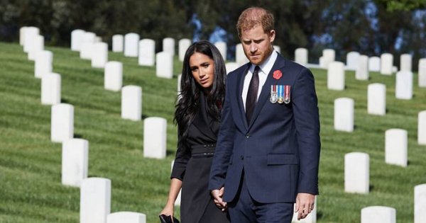 After Buckingham Palace refused to lay wreaths on his behalf, Prince Harry and Meghan Markle observed Remembrance Day in their own special way "to pay tribute to those who have served and to those who gave their lives." eonli.ne/3pdRBKm