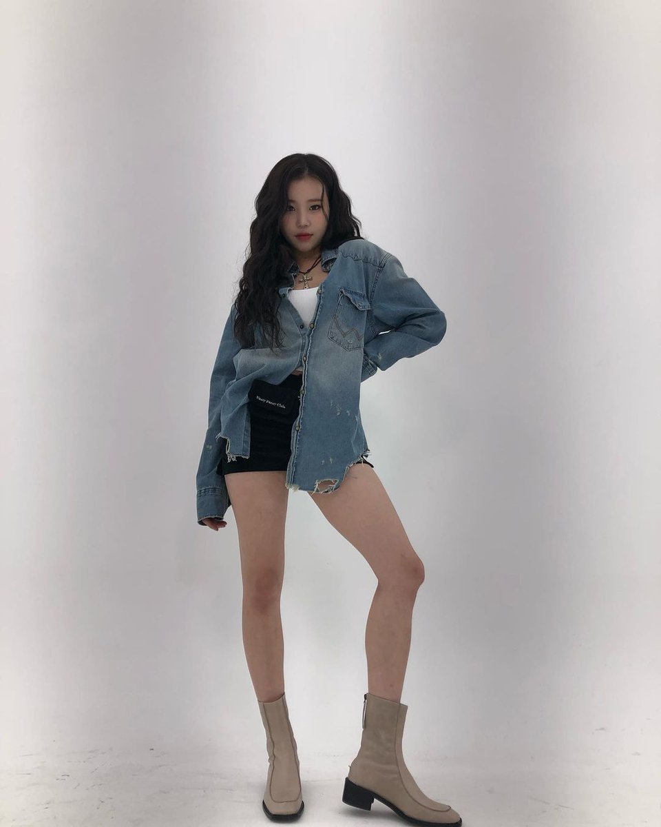 PortalJooe's tweet photo. [📷 | 05.11.20] Atualização da JooE no seu Instagram pessoal.

🍂

#모모랜드 #주이 #MOMOLAND_IS_COMING #READY_OR_NOT @MMLD_Official https://t.co/ycNA0ZAMu0
