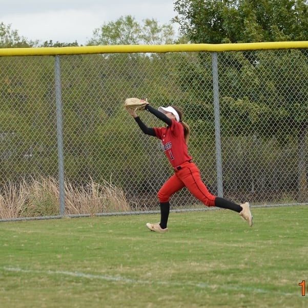EmMandDMama's tweet photo. Love watching this kid play!!  #DMoney💰 #outfielderlife #intrudersoftball❤🖤 https://t.co/Zk20sAK3Ee