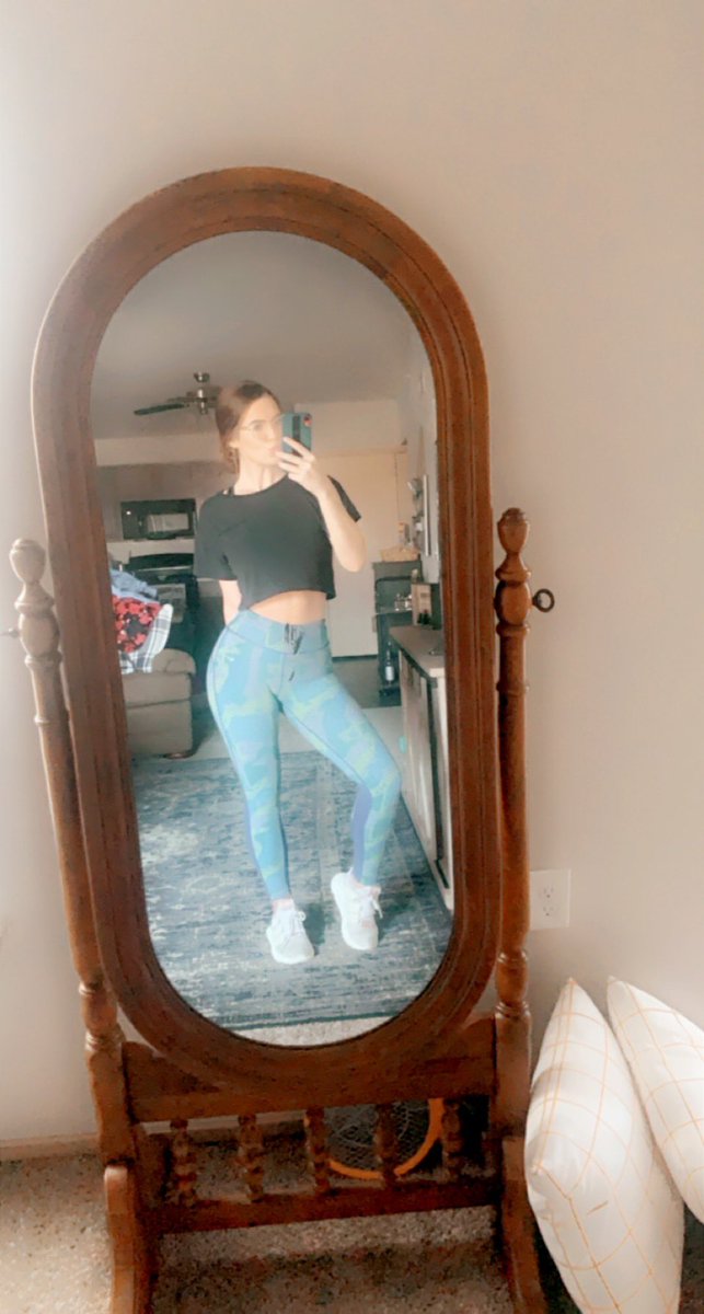 yagirlrieee's tweet photo. I be up in the gym just working on my fitness https://t.co/Zd9BaJakgS