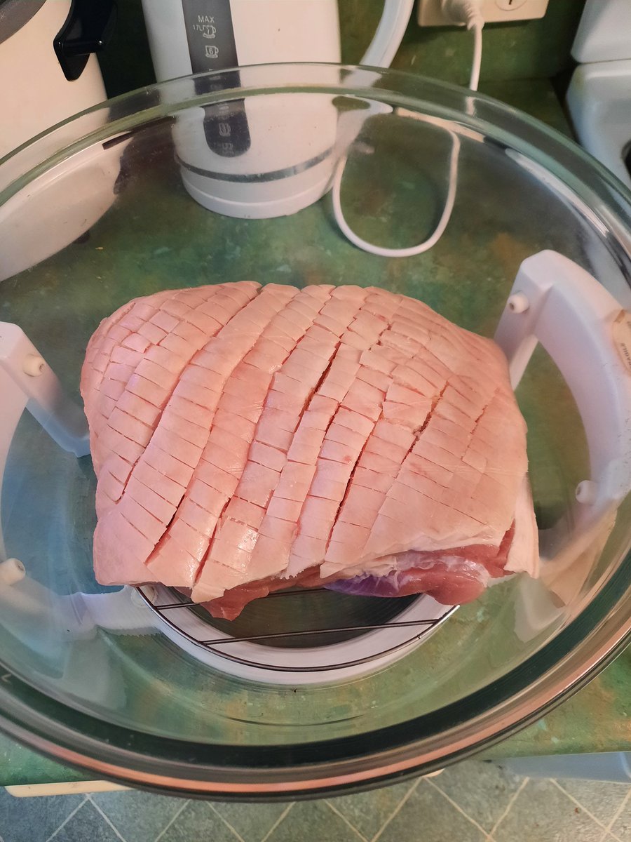 HeyItsNight's tweet photo. Been told to cook the roast pork for family dinner tonight. It'll take over couple hours to cook, so have some progress pics #ChefNight https://t.co/IIjrSpx3yo