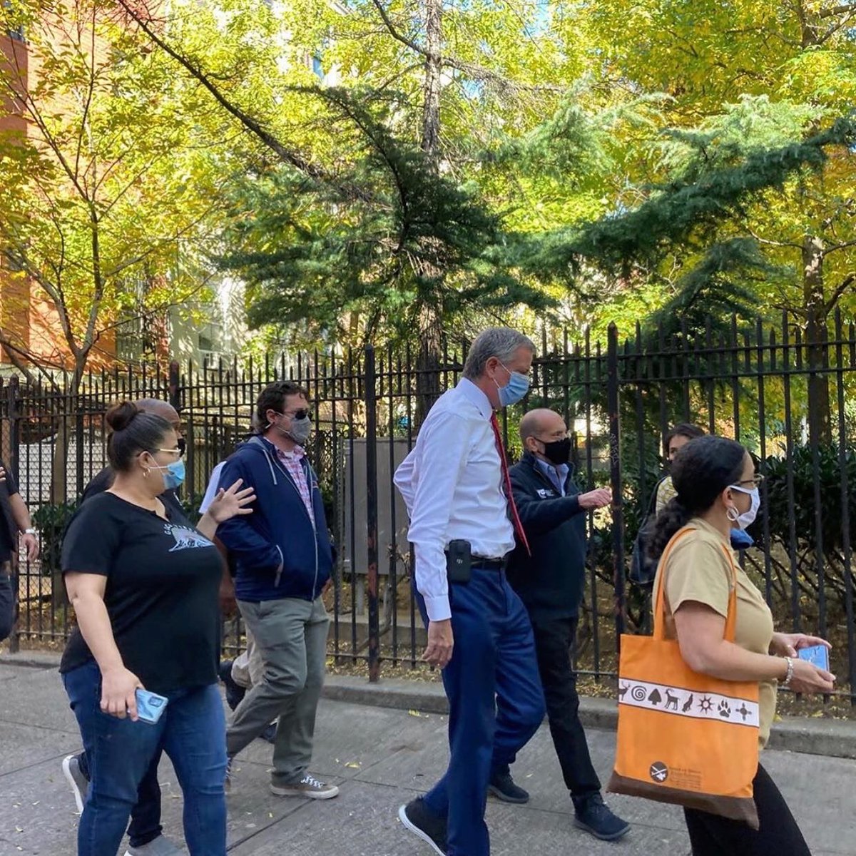 uptown_grand's tweet photo. Grateful that @NYCMayor Mayor Bill DeBlasio came to tour East 125 today, along with a powerhouse team made up of the commissioners of @NYCHealthy, @NYCSanitation, @NYCDHS, @NYCHRA and @NYCParks. And to Councilmember @DianaAyalaNYC for leading the charge: https://t.co/vq66iXPqdB https://t.co/TgjGVQYObh