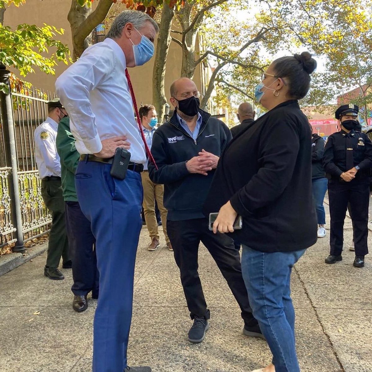 uptown_grand's tweet photo. Grateful that @NYCMayor Mayor Bill DeBlasio came to tour East 125 today, along with a powerhouse team made up of the commissioners of @NYCHealthy, @NYCSanitation, @NYCDHS, @NYCHRA and @NYCParks. And to Councilmember @DianaAyalaNYC for leading the charge: https://t.co/vq66iXPqdB https://t.co/TgjGVQYObh
