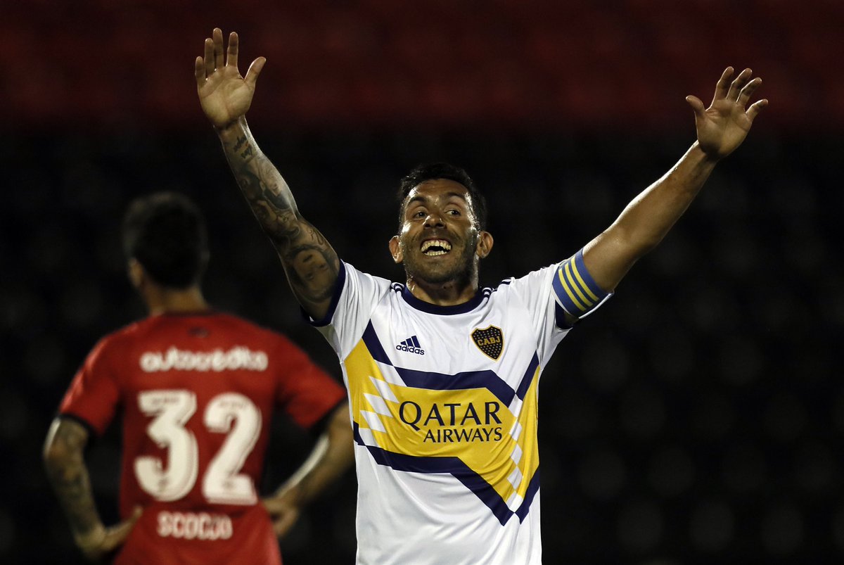 __CarlitosTevez's tweet photo. Seguimos celebrando 😂 VAMOS BOCA 💪💪💪 💙💛💙 https://t.co/voRRIM0E6t