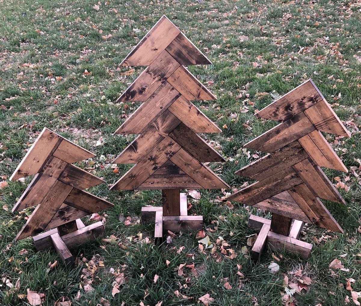 515Woodcraft's tweet image. These are my absolute favorite item in the shop!  So excited to share them with you - I swear the pictures don't do them justice.  They just make me smile every time I see them!

Check out our Christmas offerings in our Etsy shop! etsy.com/shop/515Woodcr…