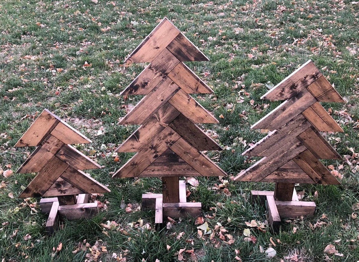 515Woodcraft's tweet image. These are my absolute favorite item in the shop!  So excited to share them with you - I swear the pictures don't do them justice.  They just make me smile every time I see them!

Check out our Christmas offerings in our Etsy shop! etsy.com/shop/515Woodcr…