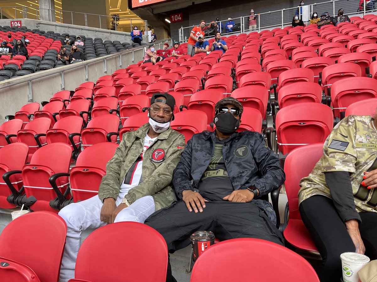 ItsFanGoals's tweet photo. Today Was A Good Day!!! 
Falcons FTW‼️ #SocialDistancing #SaluteTheTroops #MilitaryAppreciation #BroncosVsFalcons #MercedesBenzStadium  #ItsFanGoals ™️ https://t.co/u32t0tCkp2