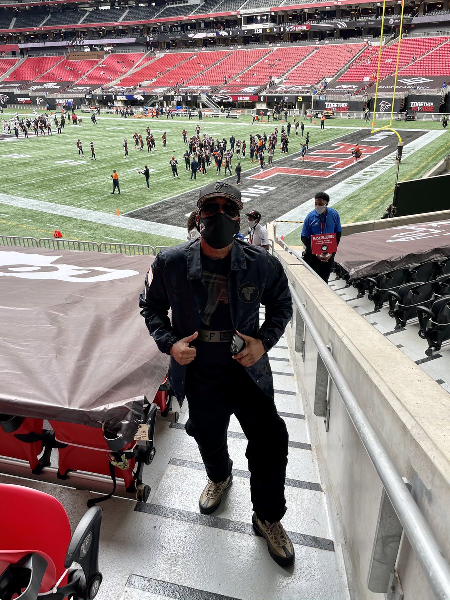 ItsFanGoals's tweet photo. Today Was A Good Day!!! 
Falcons FTW‼️ #SocialDistancing #SaluteTheTroops #MilitaryAppreciation #BroncosVsFalcons #MercedesBenzStadium  #ItsFanGoals ™️ https://t.co/u32t0tCkp2