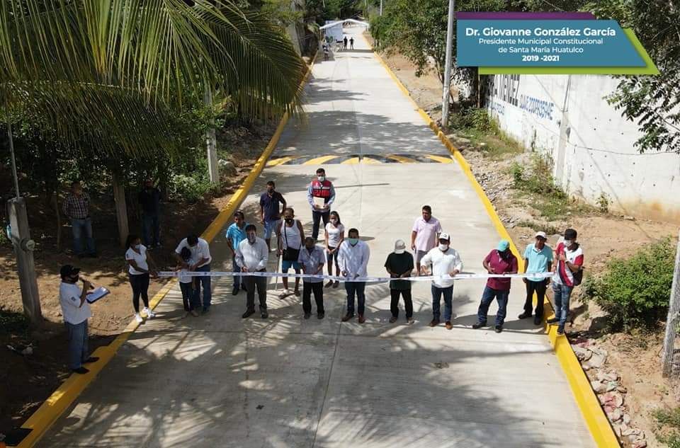 drgiovannehux's tweet photo. Con mucha alegría, junto a colaboradores del  ayuntamiento, acudimos a San Antonio Las Pozas para entregar la obra de pavimentación de mil 400 metros cuadrados a base de concreto hidráulico que nuestra administración realizó en esta comunidad.

#ElCambioLoHacemosTodos https://t.co/UqTRMvsCBh