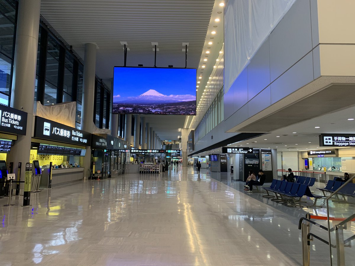 空港 航空業界の求人サイト マイターミナル 成田空港の昔と今 先日行った所沢航空発祥記念館にあった 懐かしの映像の一コマ 成田空港 成田国際空港 Nrt