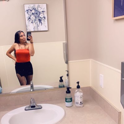 Sammm_Hammm's tweet photo. Can’t take my place even if I gave it to you 💁🏻‍♀️😈
 #NewProfilePic https://t.co/FASiq5GyWk