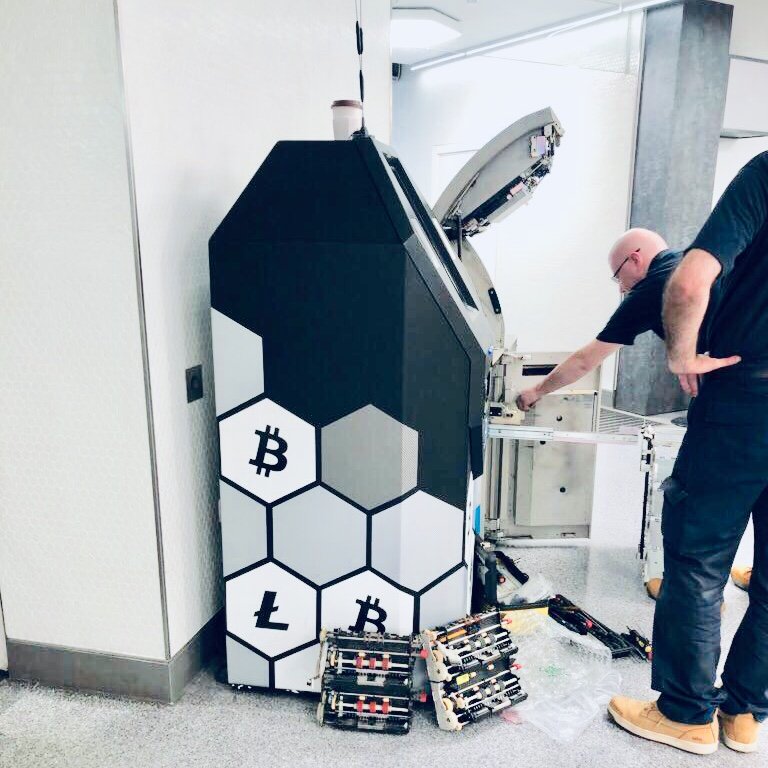 matveevp's tweet photo. According to @CoinATMRadar, the number of #crypto ATMs is constantly increasing at a rate of nearly one new ๐ง per hour.
2019: 6372
2020: 11,665 and counting
#Bitcoin #Altcoins #CryptoInTheMainstream
Via https://t.co/Y2DkwBqoaX https://t.co/BLCE3wOqO3