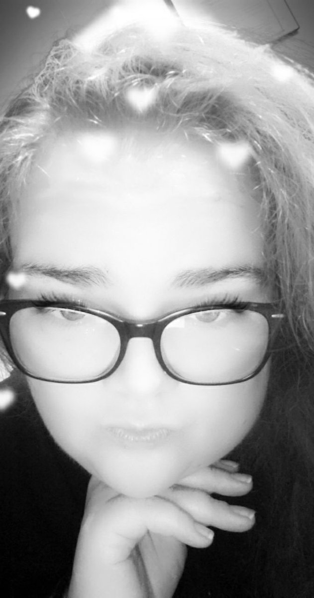 arielduke90's tweet photo. Loving this photo of me! It makes me feel more educated to look at it and know I have accomplished so much in my life. Thank you GOD, my family and my son! Who was always their for me, with me and cares so much about me! https://t.co/STHZi3XXvU