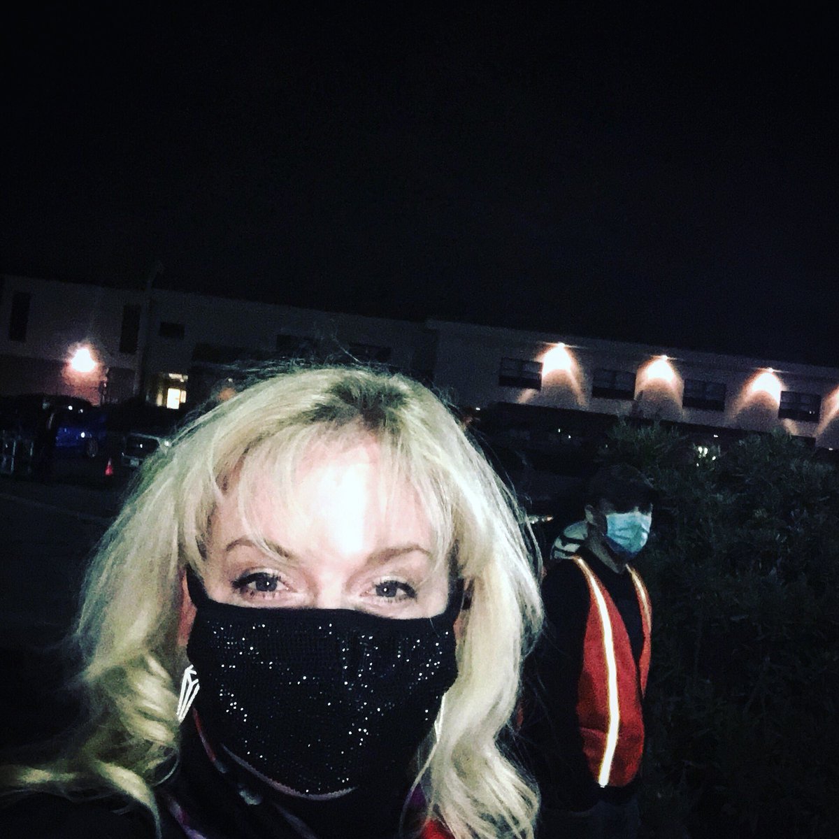LauraHaydenFun's tweet photo. #SoThisHappened #greenroomshot #Comedynow #Outside #It’sFreezing https://t.co/oyiRTzREwL