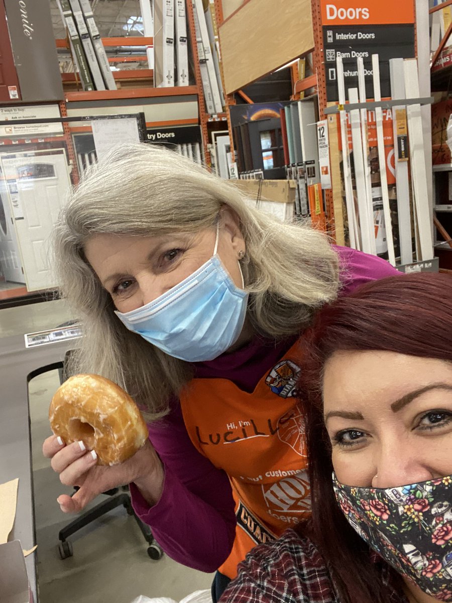 LucindaSweetBee's tweet photo. Having a lil fun celebrating coming in 1st place in the close quote contest.  Way to go specialty team at 6637! https://t.co/R95qCvN3fZ