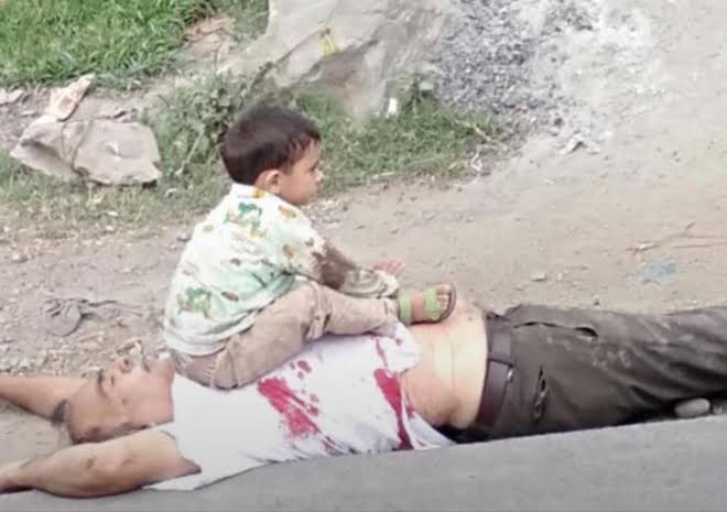 ManzarAsnain's tweet photo. @UNWatch this is what fascist @narendramodi is doing in kashmir... Why you never speak against such brutality?? but you get offended when @ImranKhanPTI just requested the world that please don't disrespect our prophet on the name of freedom of expression. https://t.co/4DZgWyT9eT