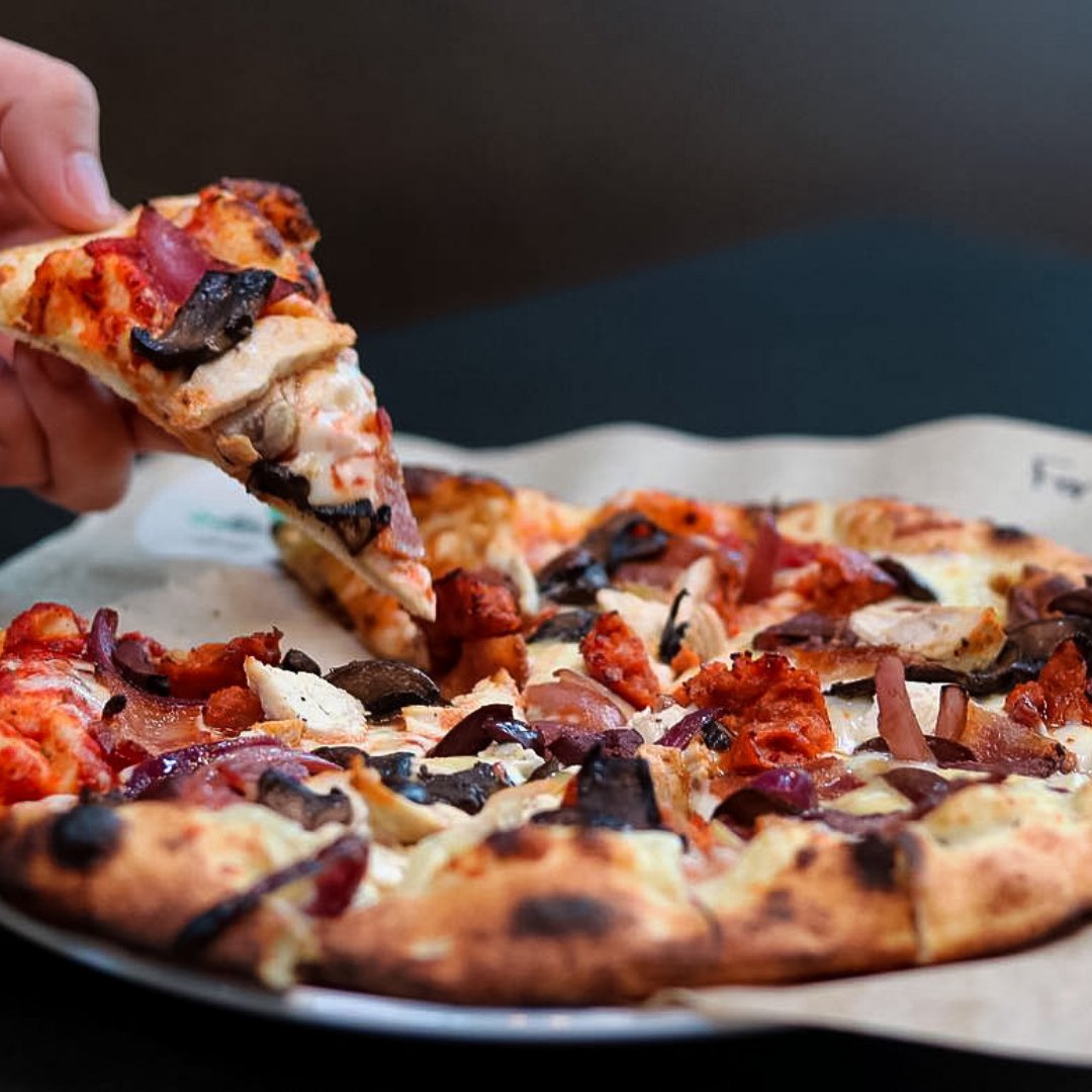 myassembli's tweet image. Life is not about finding yourself, it&apos;s about finding #pizza.
Are you #winning at life?
📸  hemomedjamo.yvr
#SeeYouSoon #Assembli #MakeItYours