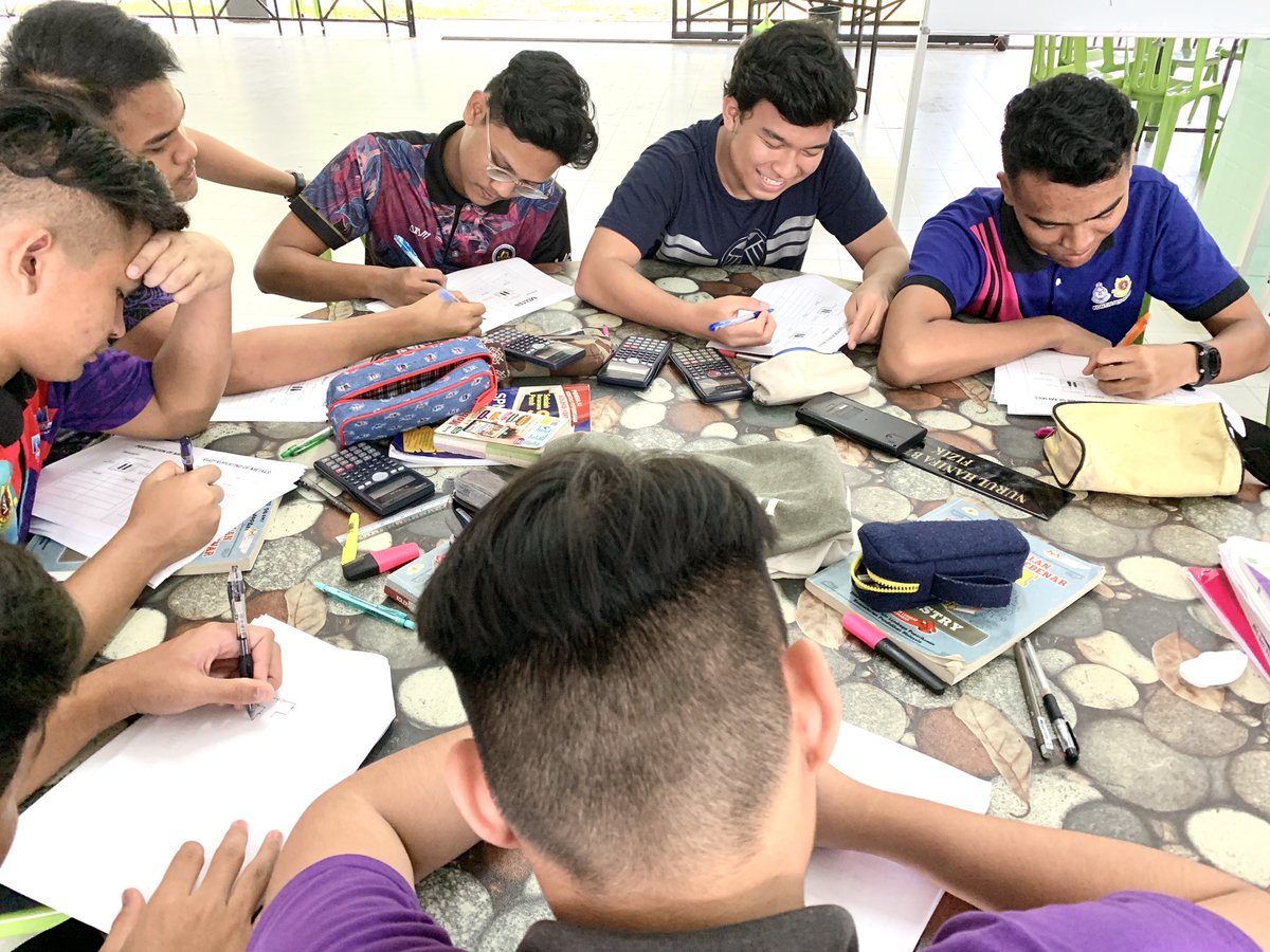 teacherFara's tweet photo. Bakal dirindui✨Tapi tak mengapa, ada masa lagi untuk pulun. Alang alang kali ni asyik postponed exam je jum buat yang terbaik spm ni🔥

Kasi A+ terusssssss lah✨#mrsmpdrm https://t.co/FY5nrUujEI