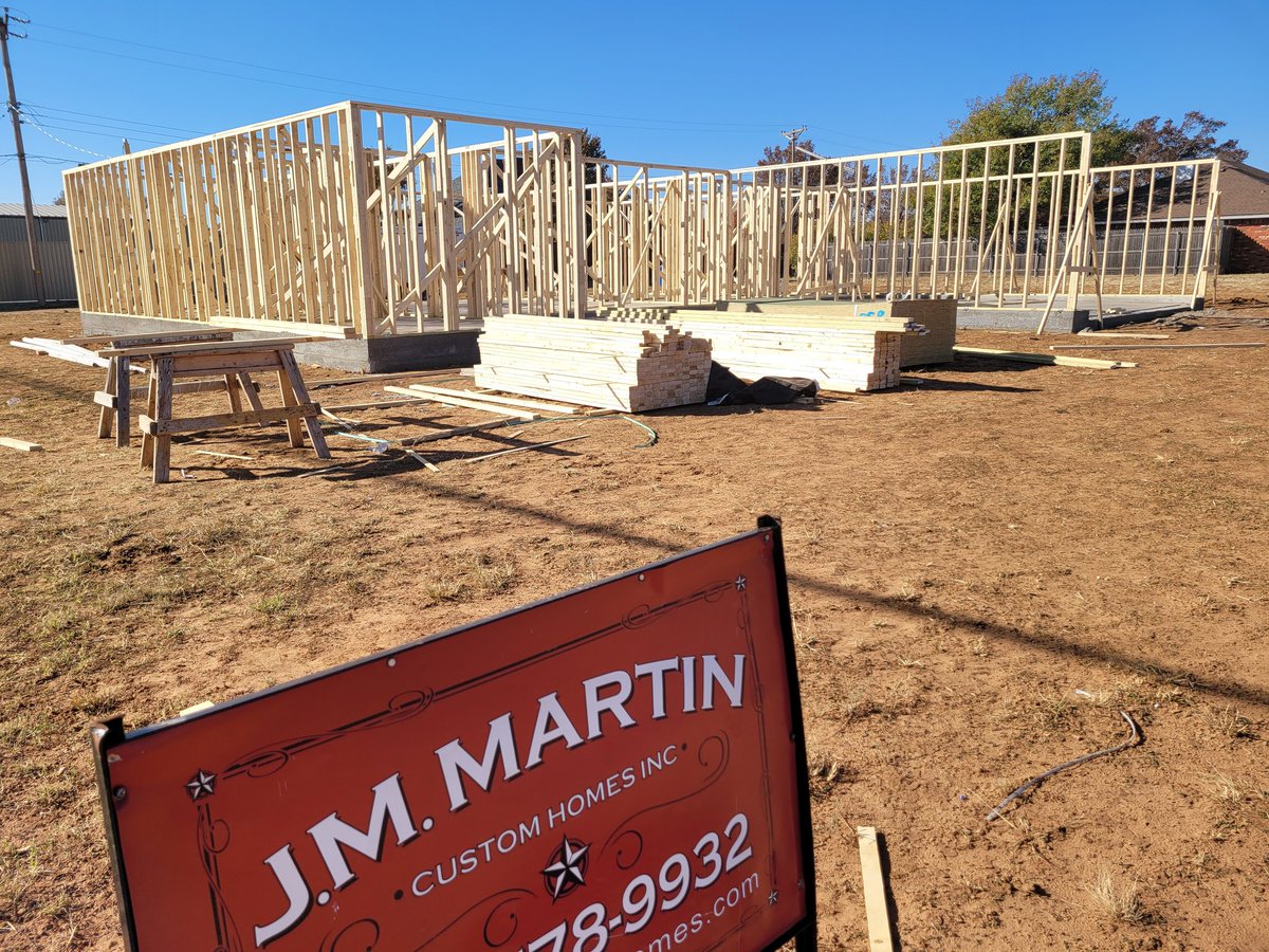 justin_custom's tweet photo. Getting started of #3bedroom house here in #slatontx get ready for some growth https://t.co/oJKW9oDSy8