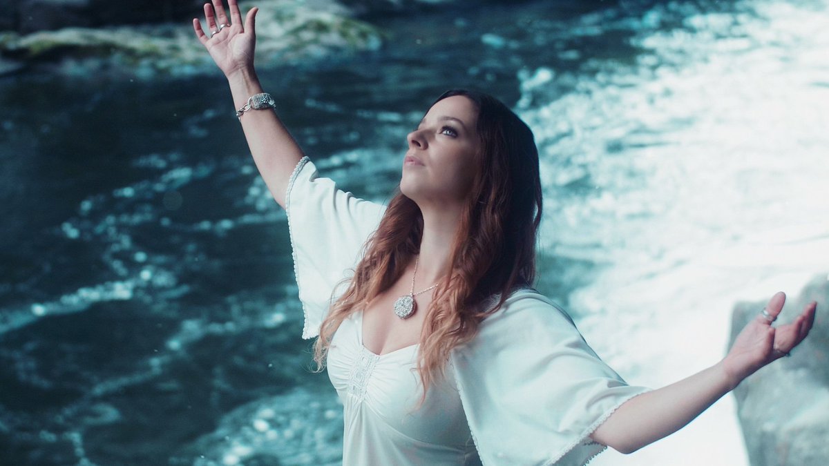 "Where The Water Likes Grow" official music video release date to be pronounced very soon!🌟👑🤩
⠀
👑🍀"I cry for you in this twilight hour....love will bloom, like a lotus flower."🌸💮

#emoiryah