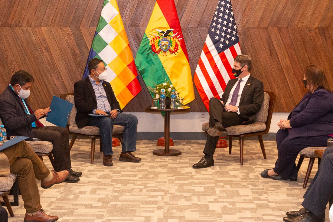 жаир болсонару. инаугурация чарльза. кто поехал на инаугурацию в аргентину. инаугурация королевы. луис арсе катакора с путиным.