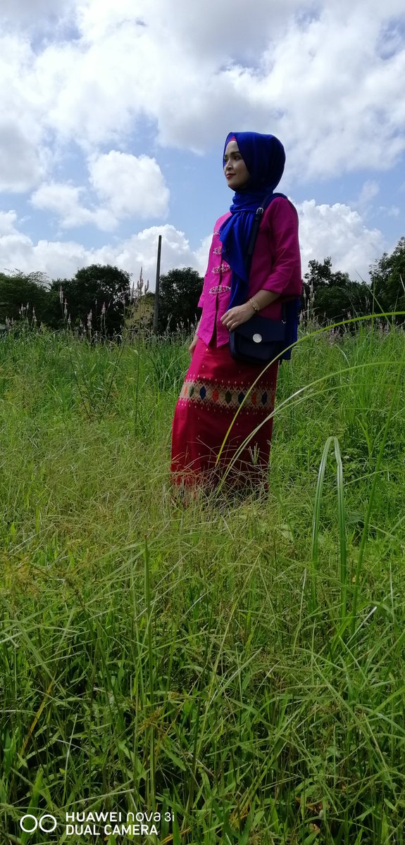NikAzleeman's tweet photo. Kebahagiaan bisa aku rasakan
saat aku melihat kau tersenyum
senyumanmu seakan membuatku
mampu menantang dunia... https://t.co/Cs6uByXoOF